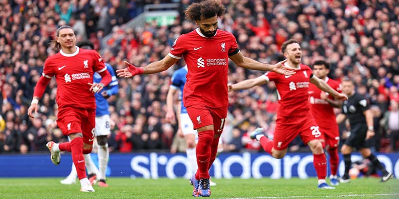 salah giup hang cong liverpool bung no